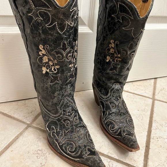 Size 7 corral cowboy boots - black - Picture 2 of 6